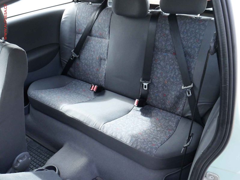 Opel Corsa (2000) 1.2i, ČR - fotka 10 z 16