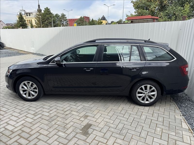 Škoda Octavia 2,0 TDI DSG STYLE DPH 1.maj ČR - fotka 4 z 50