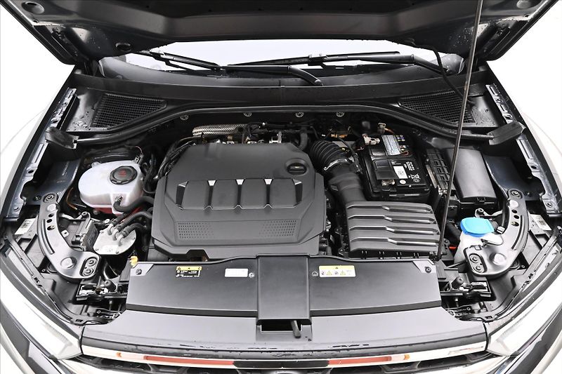 Volkswagen T-Roc 2,0 TDI 110kW DSG Style Plus Z - fotka 9 z 31