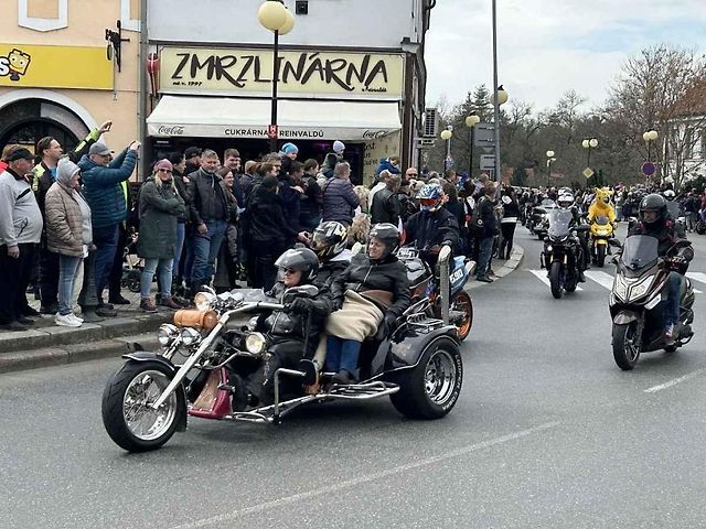 Spanilá jízda několika tisíců motocyklů dorazila v sobotu po poledni do Poděbrad.