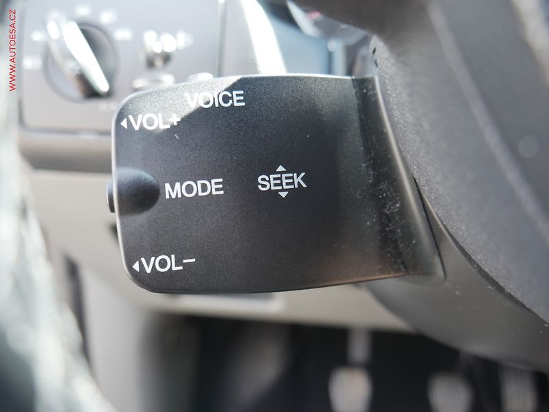 Ford Focus (2009) 2.0i, AC, park.asist - fotka 13 z 17