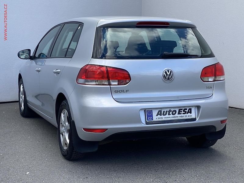 Volkswagen Golf (2010) 1.6 TDi, ČR, Trendline, AC - fotka 6 z 16
