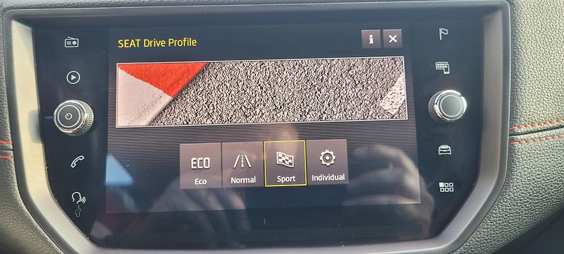 Seat Arona (2018) FR 1,5TSi 110kW benzín - fotka 33 z 47