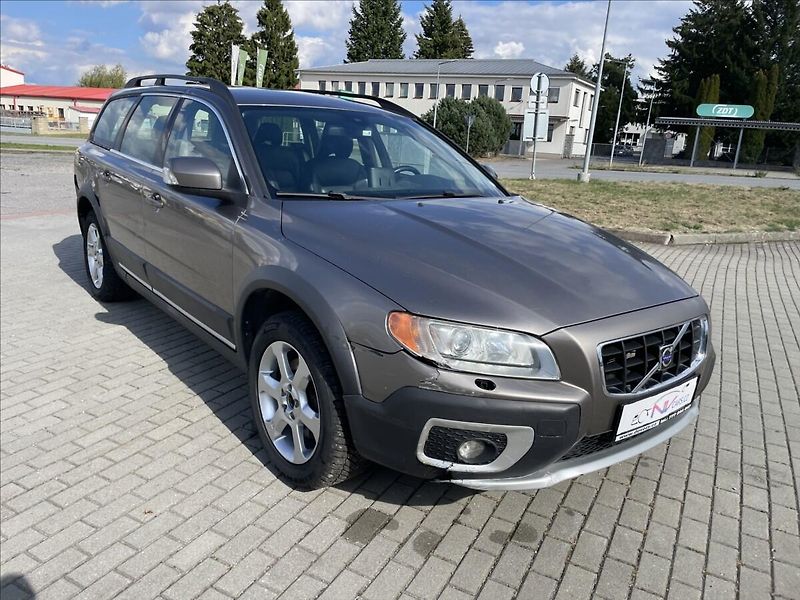 Volvo XC70 2,4 D5 151kw AWD Geartronic Mo - fotka 35 z 35