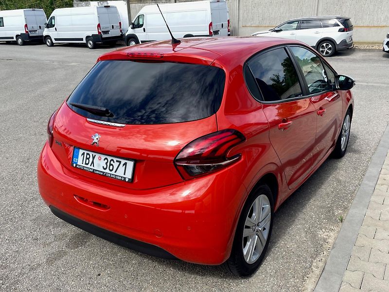 Peugeot 208 (2019) Signature 1,2i 110k AUT6 - fotka 3 z 7