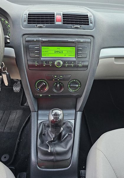 Škoda Octavia 1.6 85kW,KLIMA,TEMPOMAT,2xKOLA - fotka 22 z 37