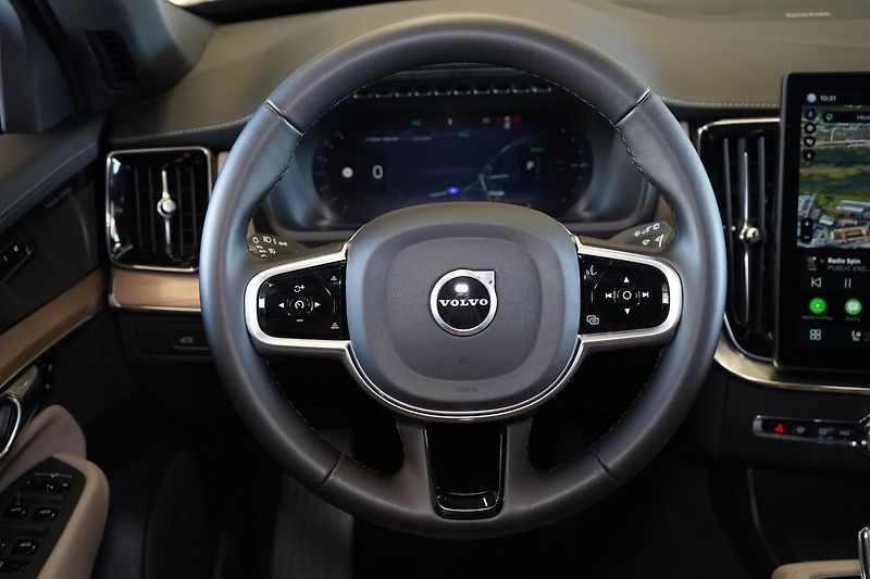 Volvo XC90 T8 PLUS Dark, Vzduch, 360° - fotka 23 z 49