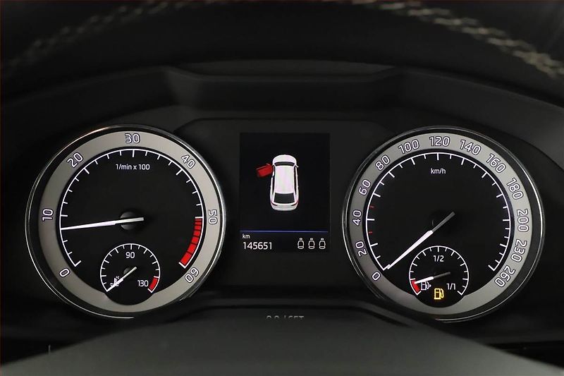 Škoda Superb (2019) 2.0 TDI - fotka 9 z 17