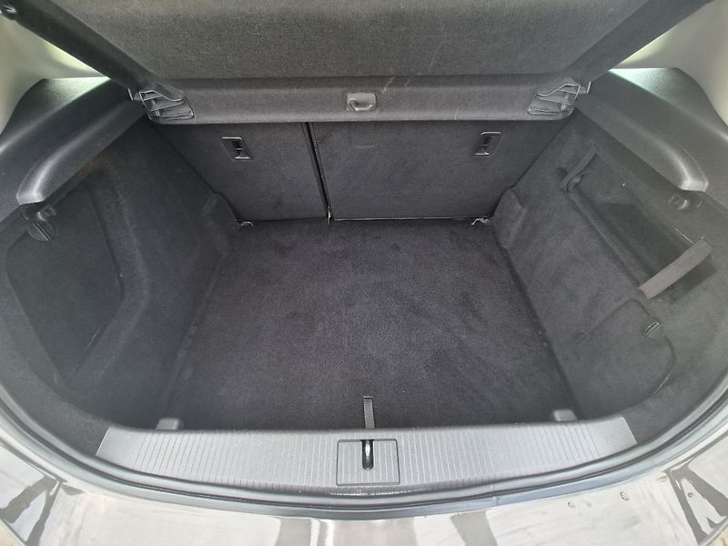 Opel Astra (2013) 1,4T COSMO - fotka 9 z 13