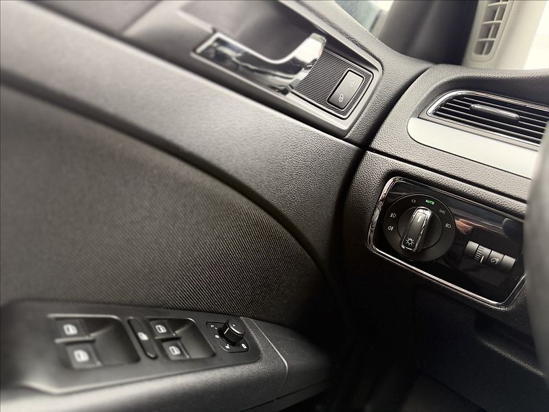 Škoda Superb 2,0 TDI PO ROZVODECH, NOVÁ STK - fotka 12 z 28