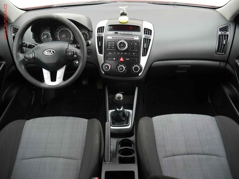 Kia Ceed (2009) 1.4i, 2.maj,ČR, tažné - fotka 7 z 17