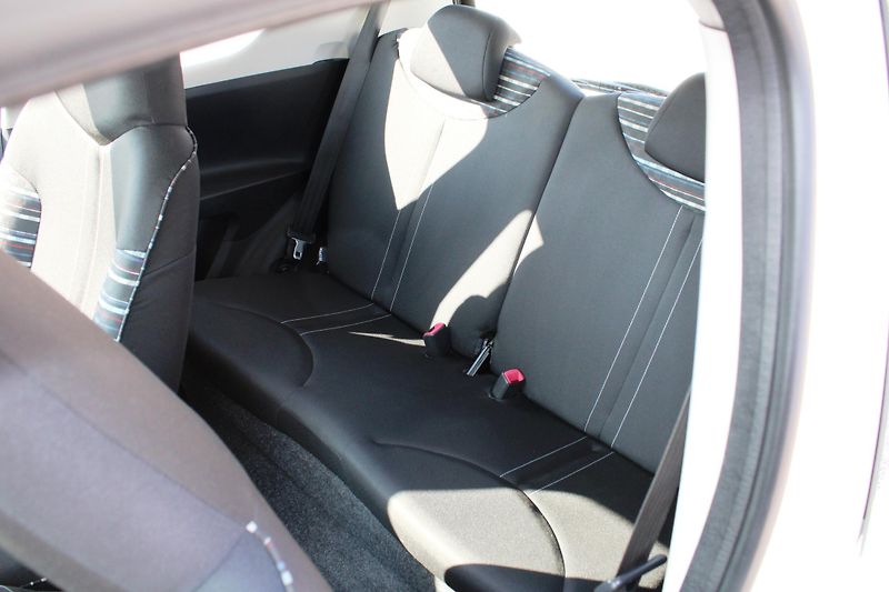 Citroën C1 (2012) 1,0i EL.OKNA ESP SERVO CENTRÁL - fotka 10 z 15