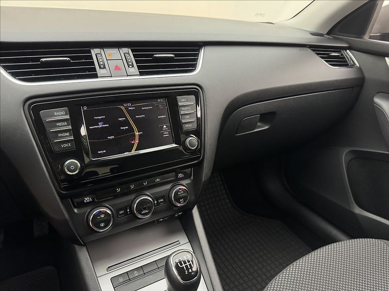 Škoda Octavia 1,6 TDi 6ST. MAN. NAVI SENZORY - fotka 14 z 33