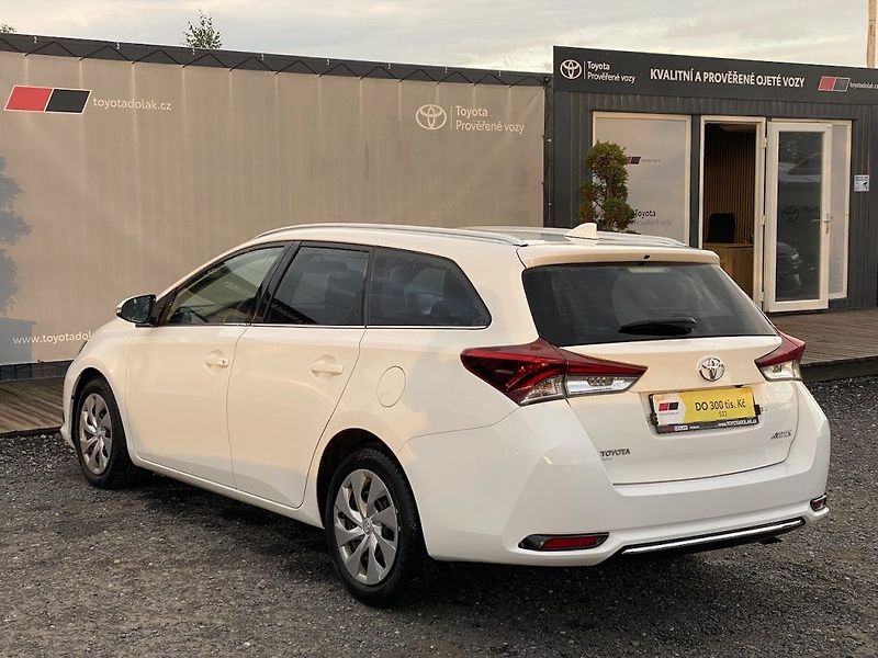 Toyota Auris 1.4D, ČR, Active, manual - fotka 4 z 29