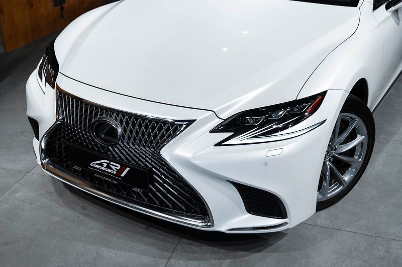 Lexus LS 500 H - fotka 4 z 30