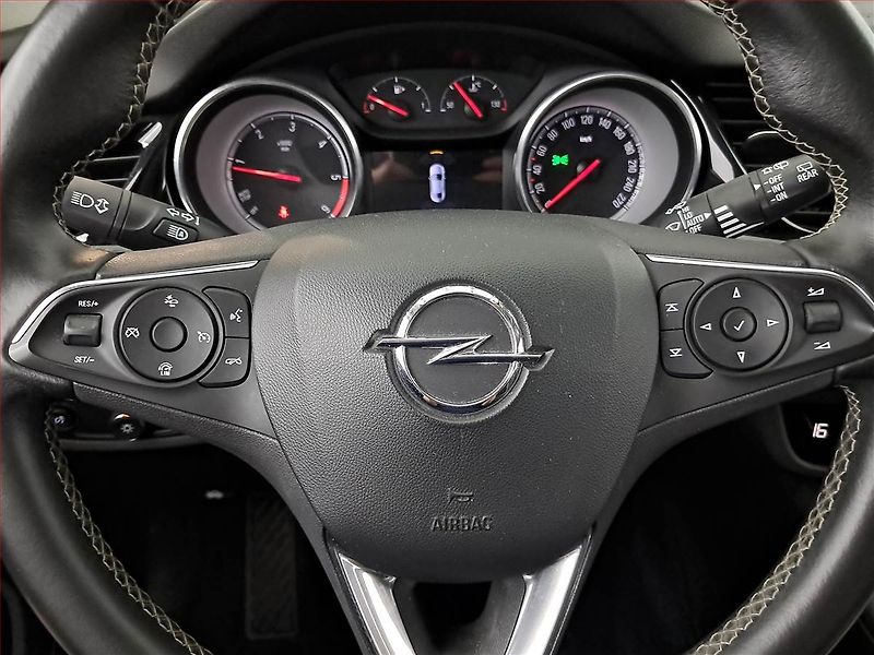 Opel Insignia (2018) 2.0 CDTI, Navi, Tempomat - fotka 19 z 21
