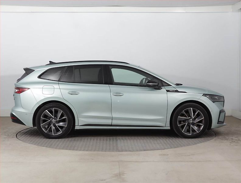 Škoda Enyaq (2023) Sportline iV 60 (62 kWh) - fotka 6 z 22