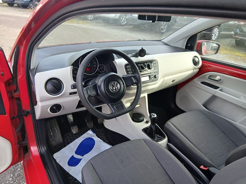 Volkswagen up! 1.0, 44 kW - fotka 25 z 33