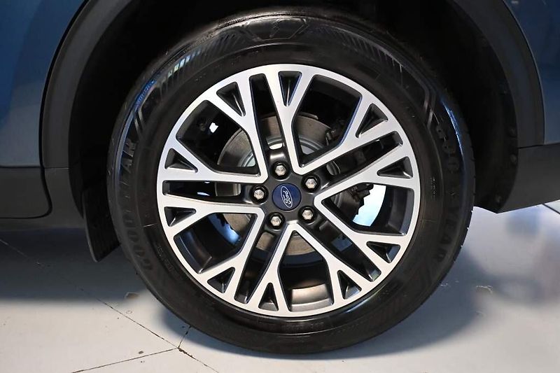 Ford Kuga (2021) 2.5 ACC TITANIUM Tažné Kamera - fotka 31 z 33