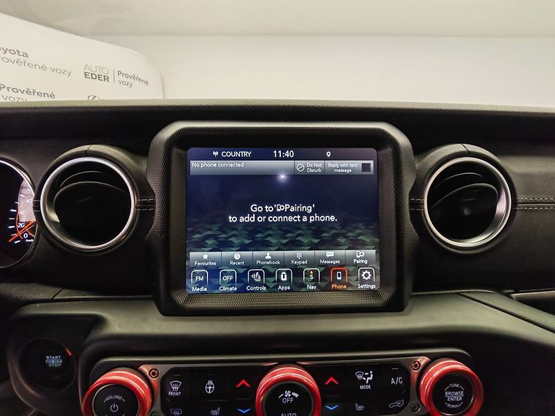 Jeep Wrangler SAHARA 2.0T 4x4 TRAIL RATED - fotka 30 z 40