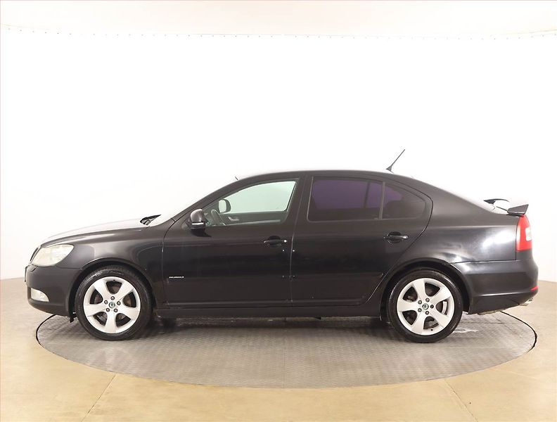 Škoda Octavia (2010) Elegance 2.0 TDI, Xenony - fotka 3 z 15