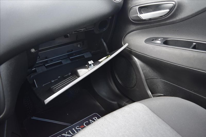 Fiat Grande Punto 1,2 i 51KW PO ROZVODECH KLIMA - fotka 40 z 42