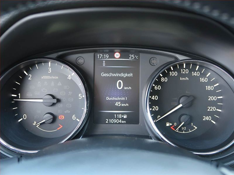 Nissan Qashqai (2014) 1.5 dCi, Serv.kniha, Navi - fotka 11 z 17