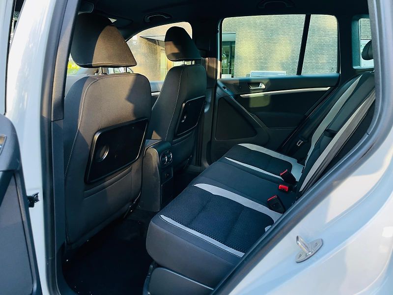 Volkswagen Tiguan 1.4TSI 4x4 MAN SERVISKA TAŽNÉ - fotka 36 z 52