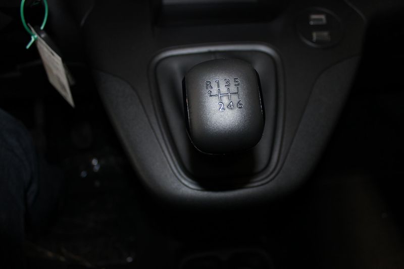 Peugeot Partner (2025) Furgon L1 650 1.5 BlueHDi 100k - fotka 14 z 16