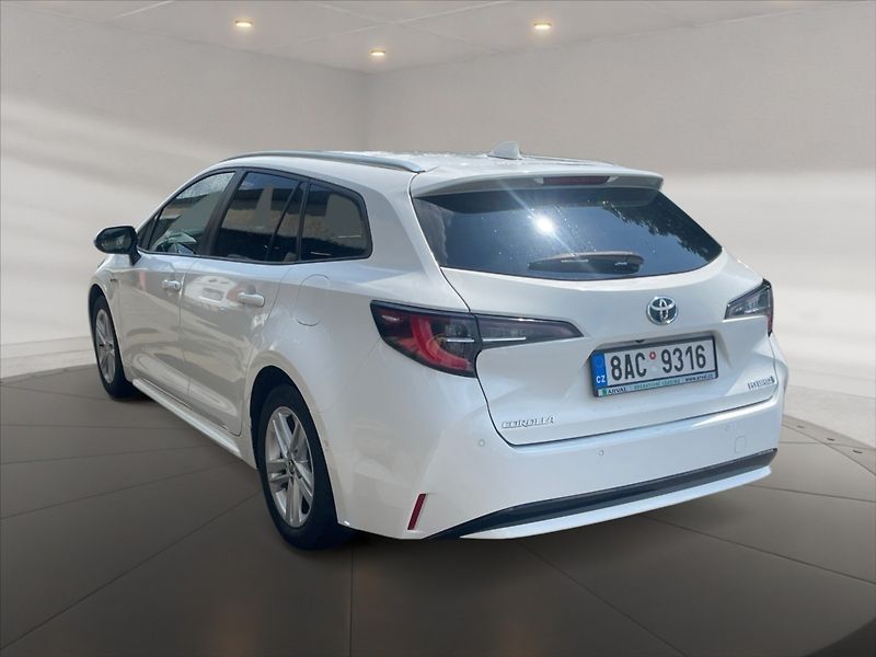 Toyota Corolla 1,8 HEV Comfort AT - fotka 4 z 11