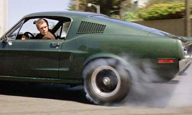 Ford Mustang ve filmu Bullittův případ.