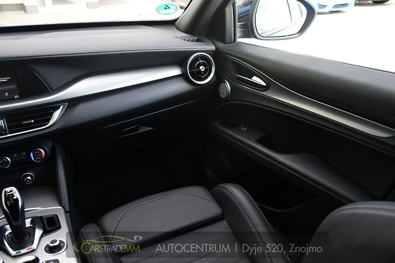 Alfa Romeo Stelvio 2.0 Turbo 16V 206kW Veloce Q4 - fotka 23 z 53