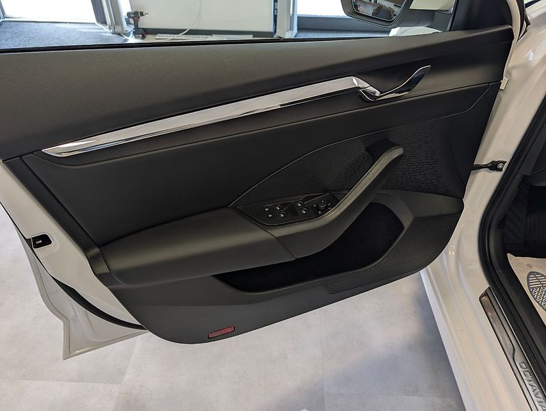 Škoda Octavia 1.5 TSI STYLE PLUS - fotka 11 z 33