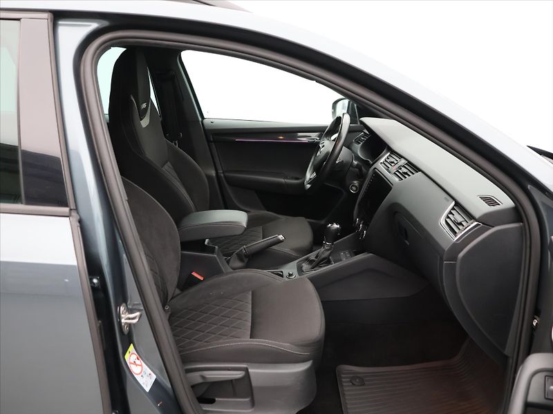 Škoda Octavia 2,0 TSI DSG RS245 LED Panorama - fotka 11 z 28