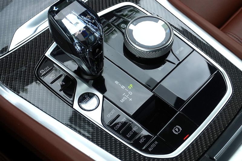 BMW X6 40i xDrive, ČR, Masáž, Webasto - fotka 21 z 44