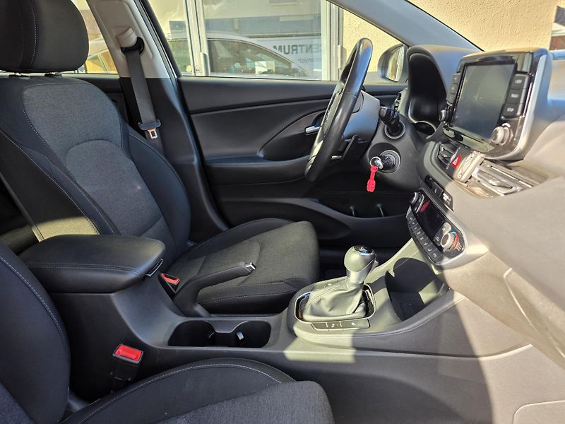 Hyundai i30 1.6-AUTOMAT-KAMERA-PRAV.SERVIS - fotka 5 z 17