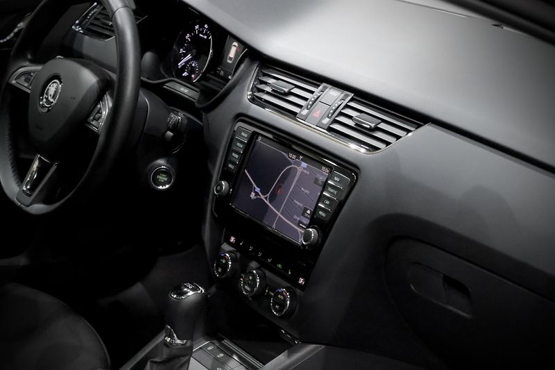 Škoda Octavia 3 Combi 1.4 TSI 110 kW DSG - fotka 14 z 36