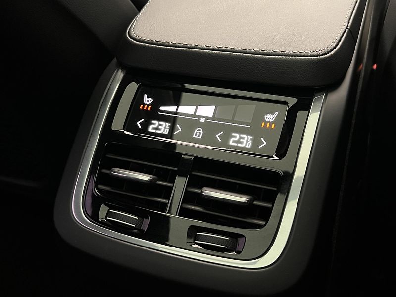 Volvo XC90 B5 AWD R-DESIGN 7 MÍST AUT  - fotka 22 z 47
