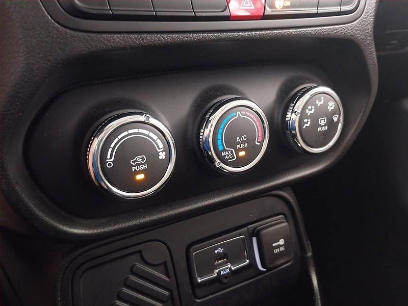 Jeep Renegade (2015) 1.6 E-torQ, ČR,1.maj - fotka 13 z 19