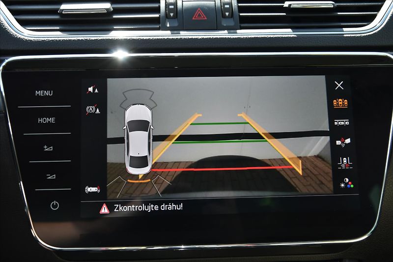 Škoda Superb 2.0 TDI 140kW DSG STYLE ČR - fotka 25 z 32