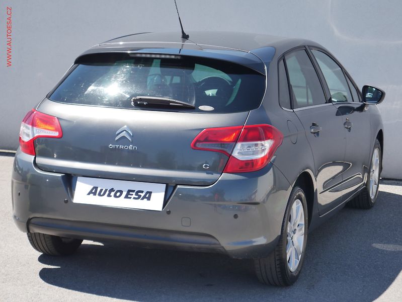 Citroën C4 (2011) 1.4i, ČR, AC, park.asist - fotka 4 z 18