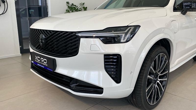 Volvo XC90 (2026) ULTRA BLACK EDITION, T8 AWD, 1 - fotka 3 z 15