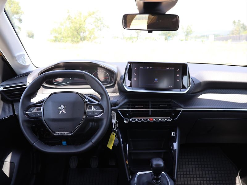 Peugeot 208 1,2 101k Allure CZ 1.Maj DPH - fotka 17 z 24