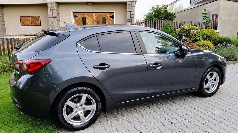 Mazda 3 1.5 74kw krásná 1. majitel - fotka 22 z 30