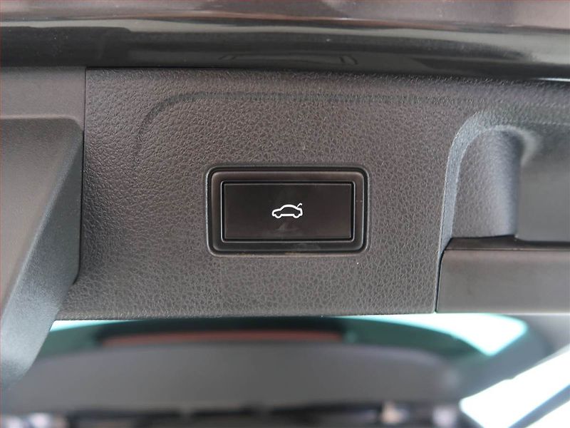 Volkswagen Passat (2019) R-Line 2.0 TDI, 4X4, Automat - fotka 26 z 26