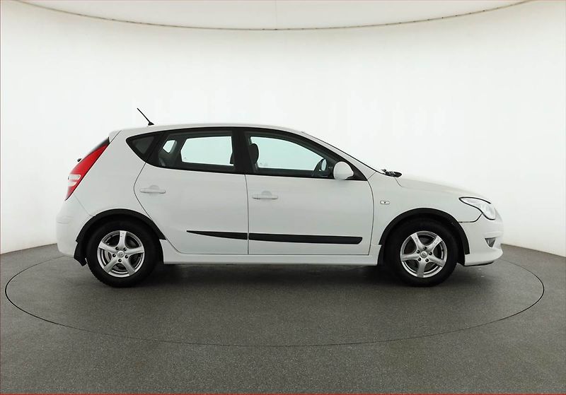 Hyundai i30 (2010) 1.6 CVVT, Automat, nová STK - fotka 6 z 17
