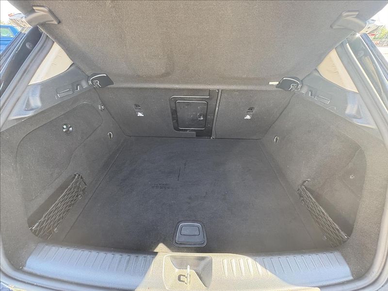 Mercedes-Benz GLA 1,6 200i 115kW Xen,Kamera,Navi - fotka 33 z 41