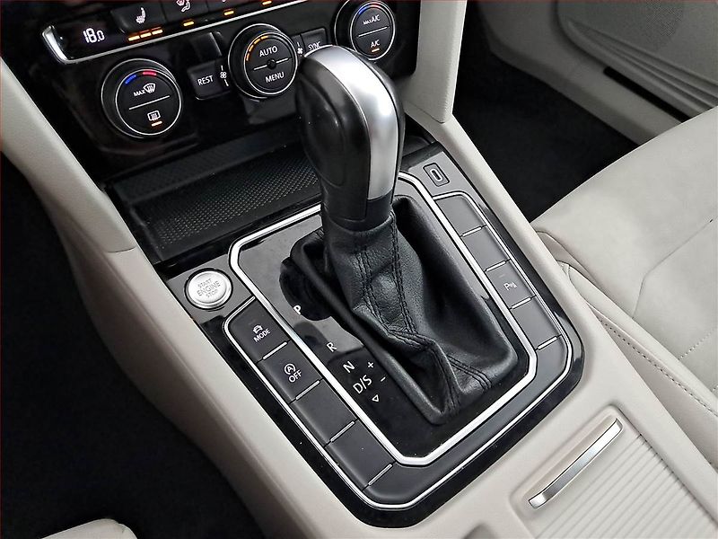 Volkswagen Passat (2020) 2.0 TDI, Automat, Kůže, Navi - fotka 13 z 21