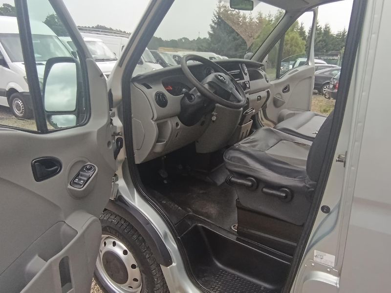 Opel Movano (2009) 2.5 CDTI 9míst - fotka 23 z 28