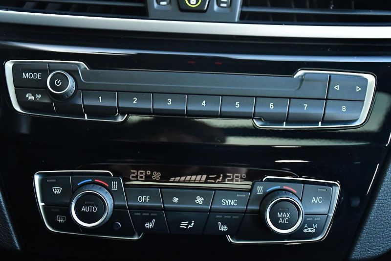 BMW X2 xDrive20d TAŽNÉ ČR PANO 1M HUD - fotka 28 z 38